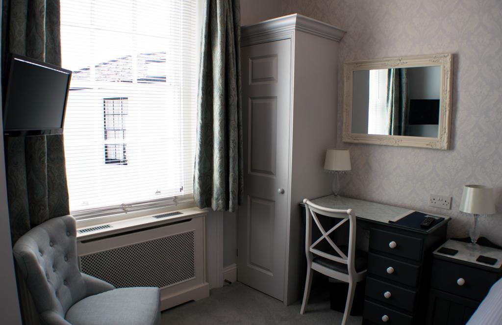 The Battledown Hotel Челтнъм Екстериор снимка